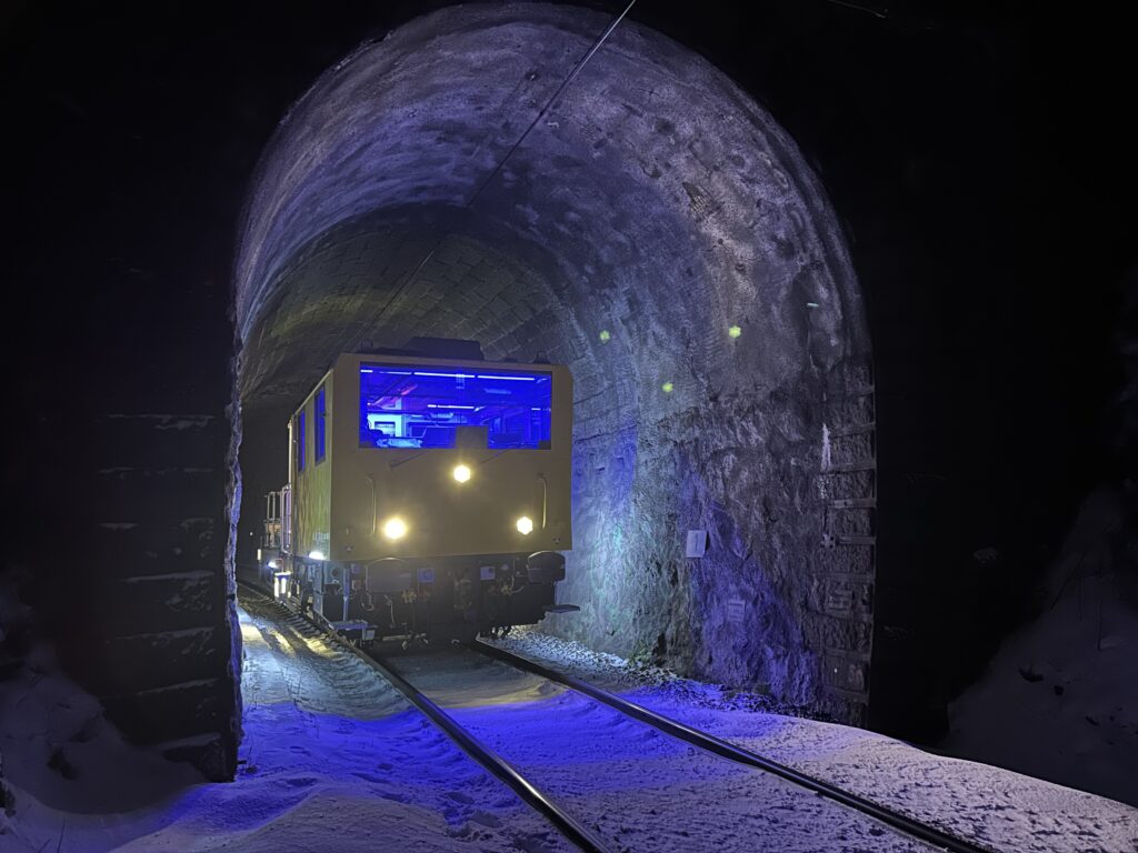 VMT 970 GR sur la voie de Höllentalbahn dans la Forêt Noire en Allemagne pendant ses tests préliminaires