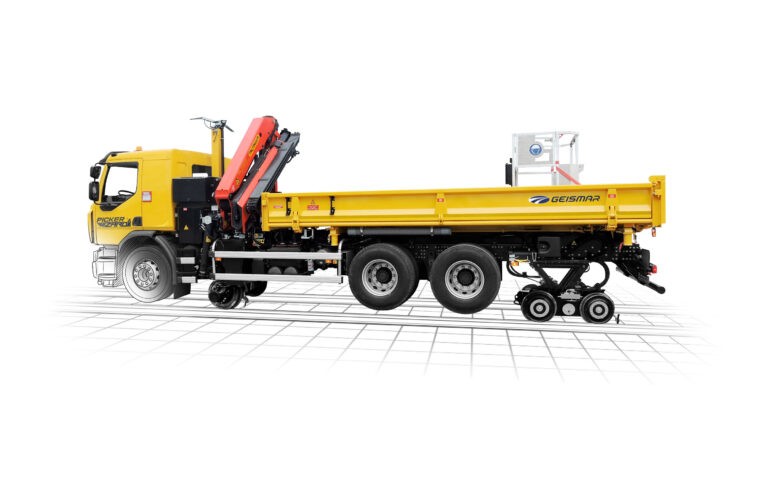 Side view of the Geismar Picker Wizard road-rail truck for handling in urban environments